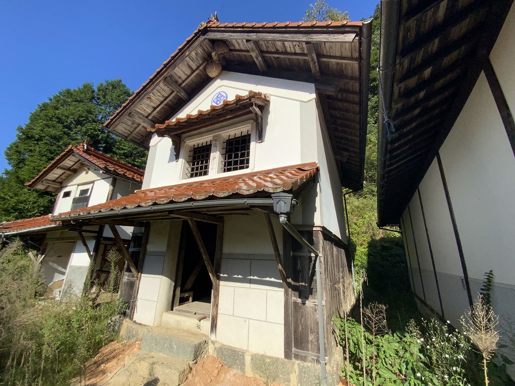 1980s wood house on a large plot in Yamaguchi