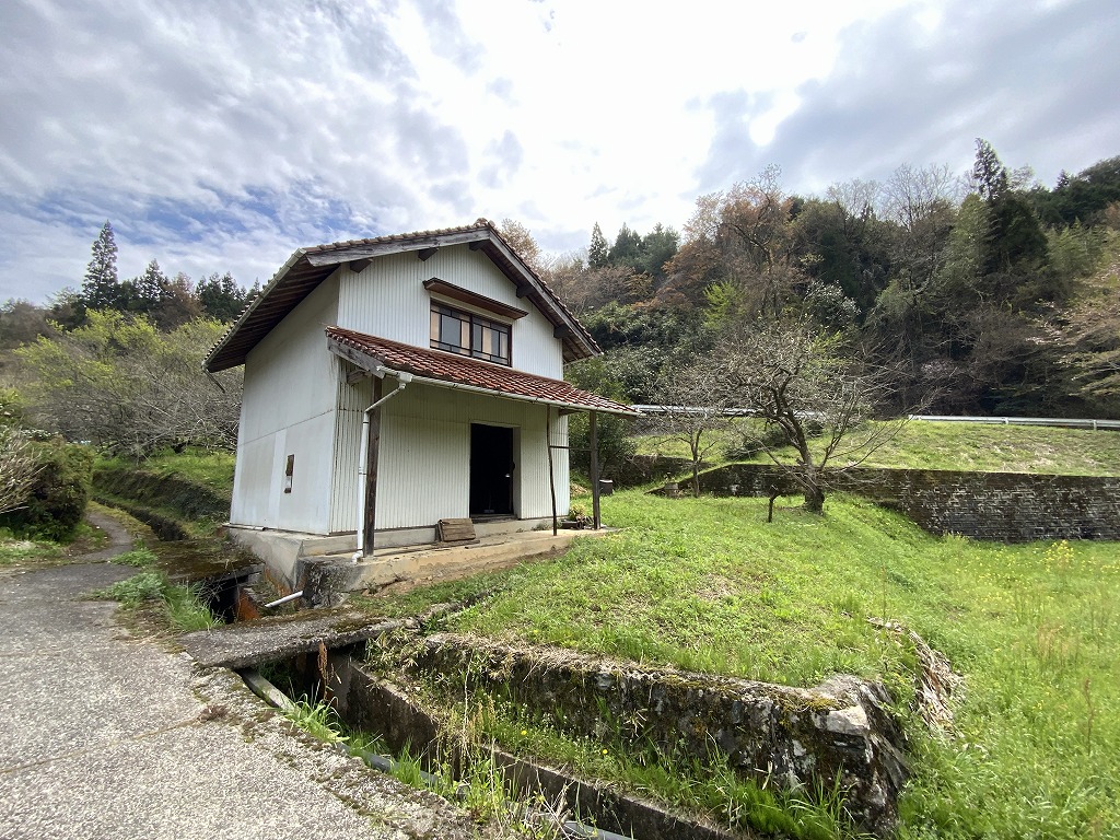 1980s wood house on a large plot in Yamaguchi