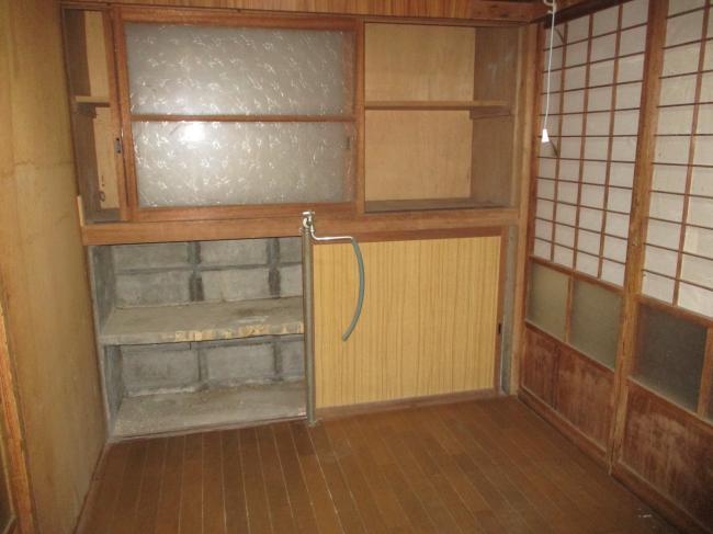 1960s wood house on a large plot in Okayama