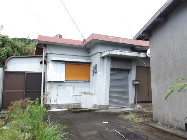 1970s concrete house near the coast in Satsumasendai