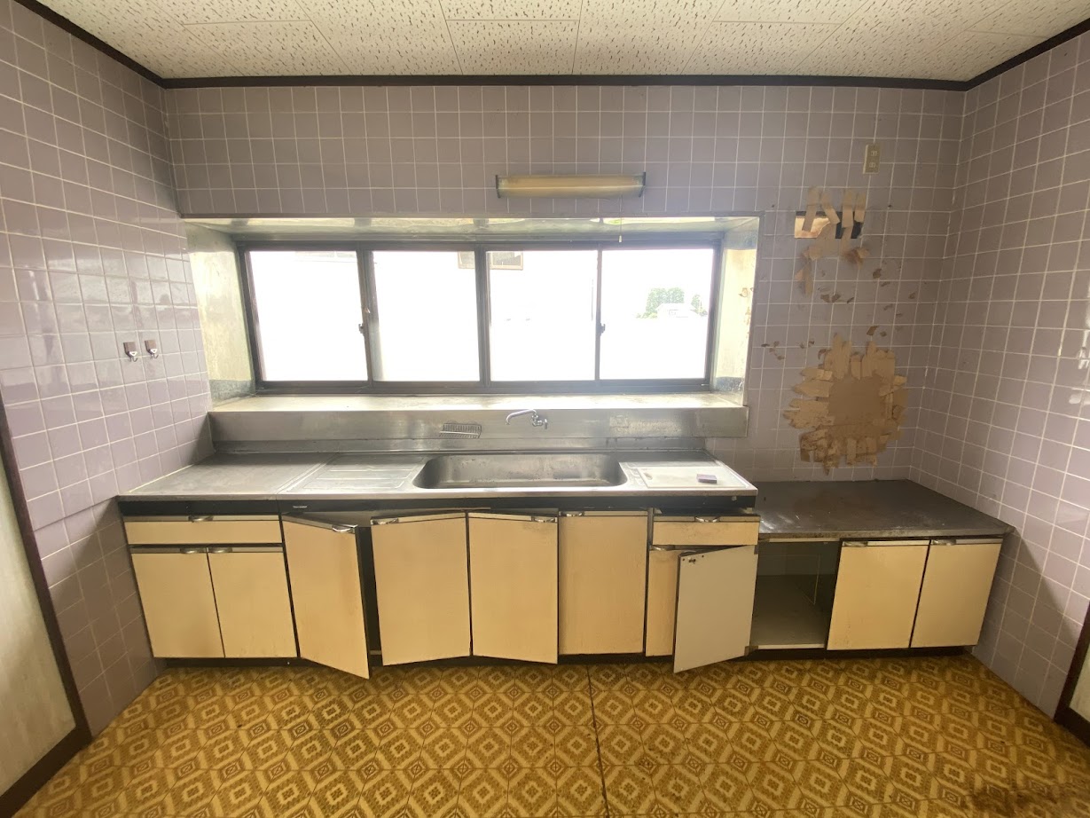 1980s wood house, 16-min walk to station, Toyama
