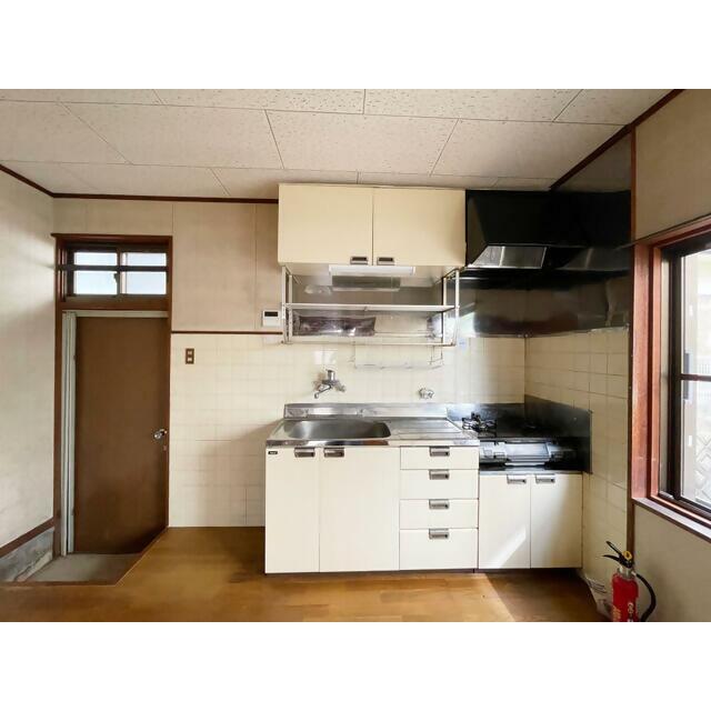 1970s wood house, 14-min walk to station, Mie