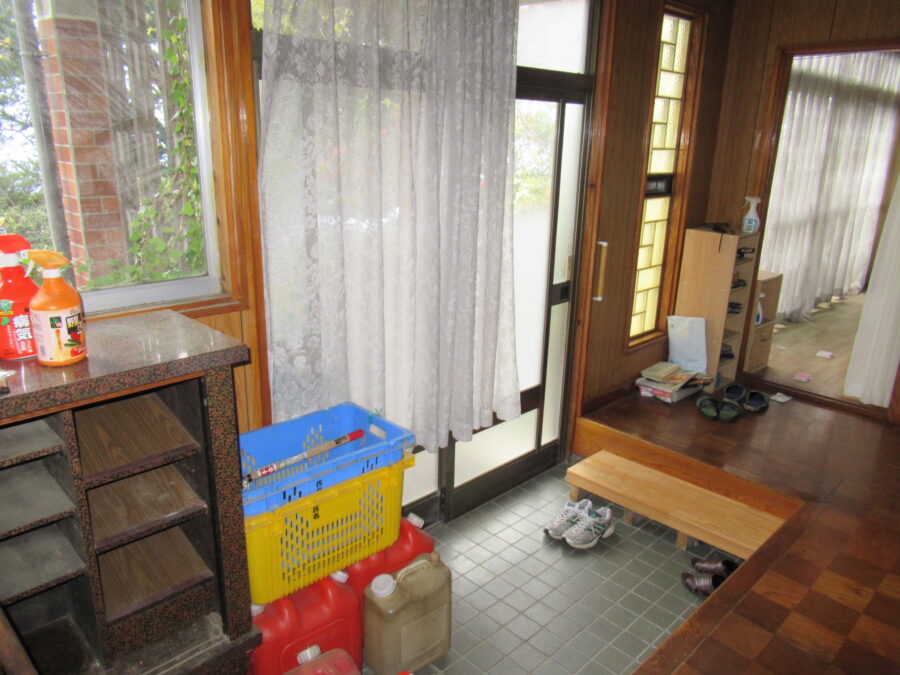 1970s wood house, 8-min walk to station, Aomori