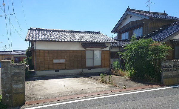 1970s wood house, 3-min walk to station, Tottori