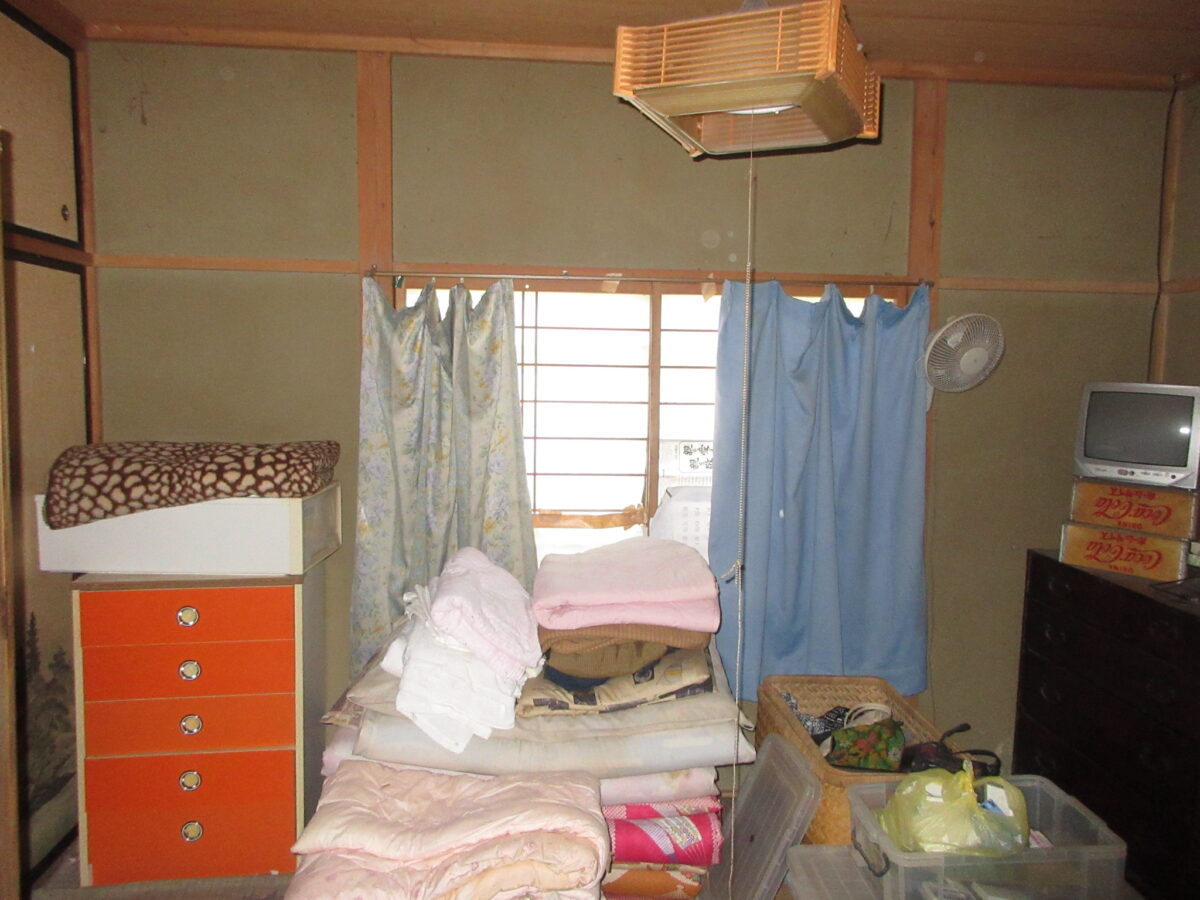 1980s wood house on a large plot in Iwate