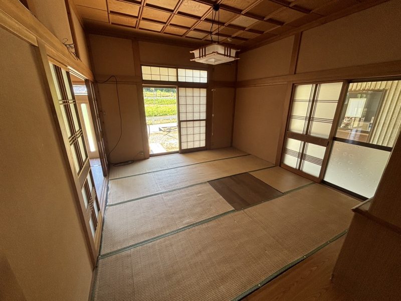1980s wood house on a large plot in Iwate