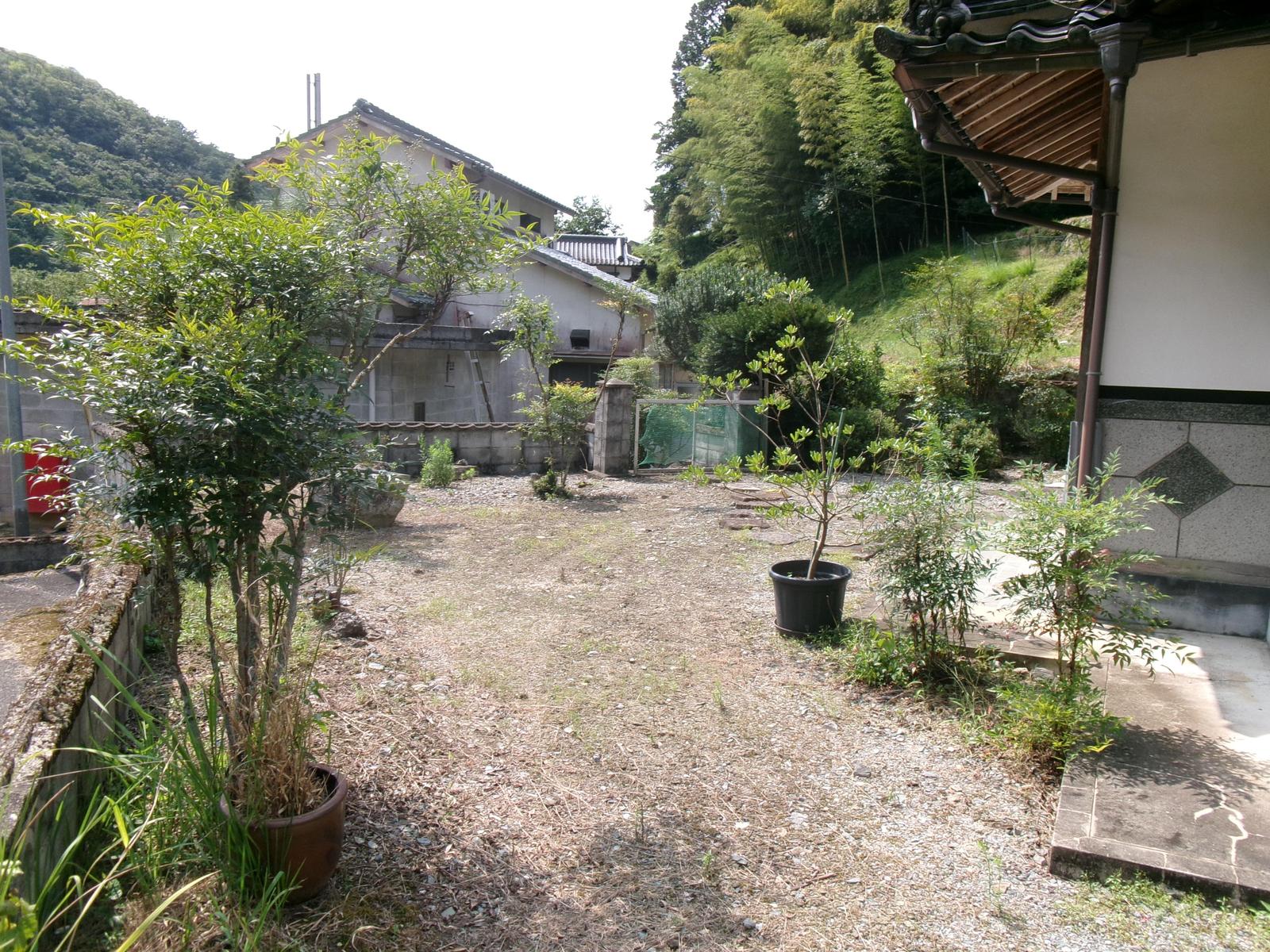 1980s wood house on a large plot in Hyogo