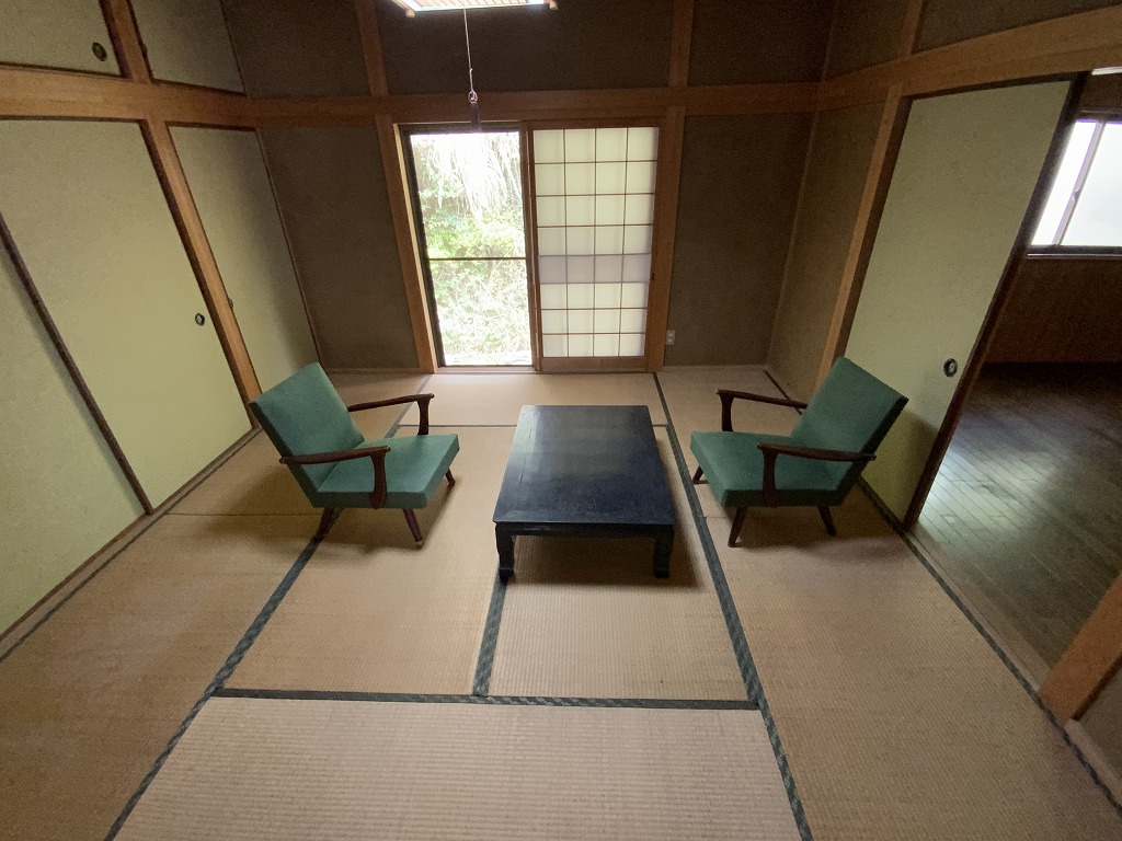 1980s wood house on a large plot in Yamaguchi