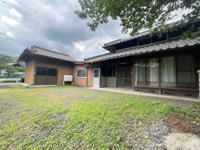 House with storehouses in Hyogo