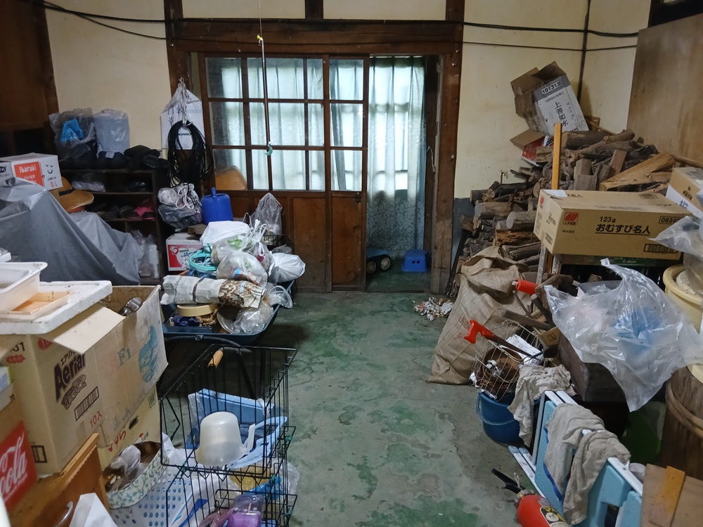 1940s wood house on a large plot in Iwate