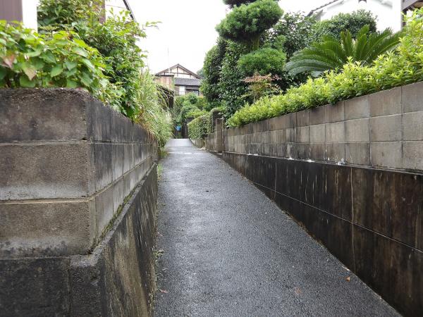 1960s wood house, 17-min walk to station, Ehime