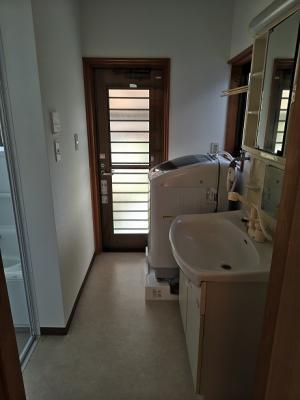 1990s wood house, 3-min walk to station, Ehime