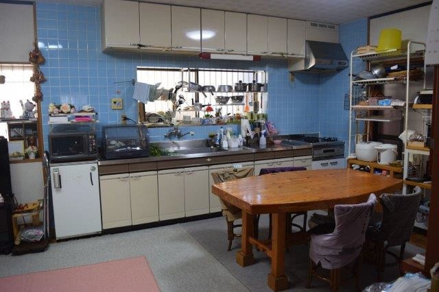 1980s wood house in Kochi