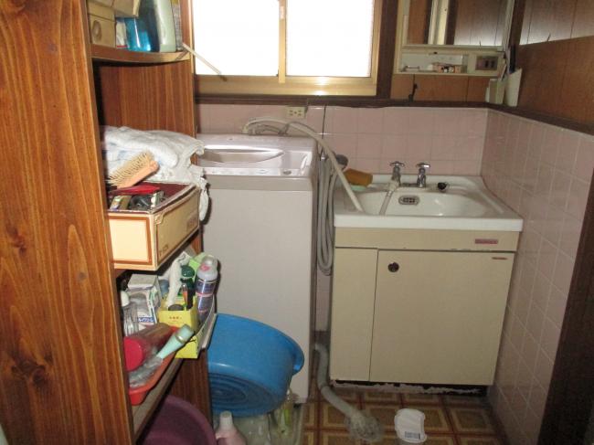 1980s wood house, 17-min walk to station, Okayama