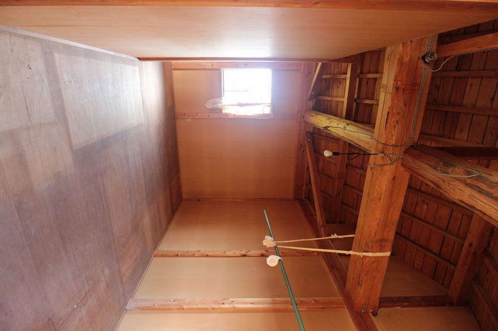 1970s wood house, 13-min walk to station, Toyama