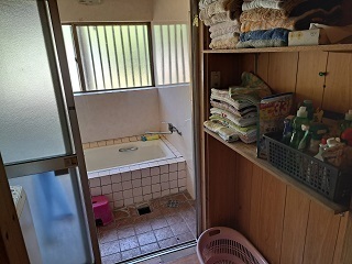 1970s house on a large plot in Sueyoshi, Soo