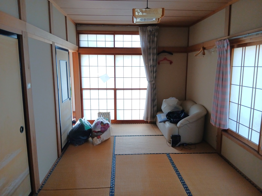 1980s wood house, 10-min walk to station, Iwate