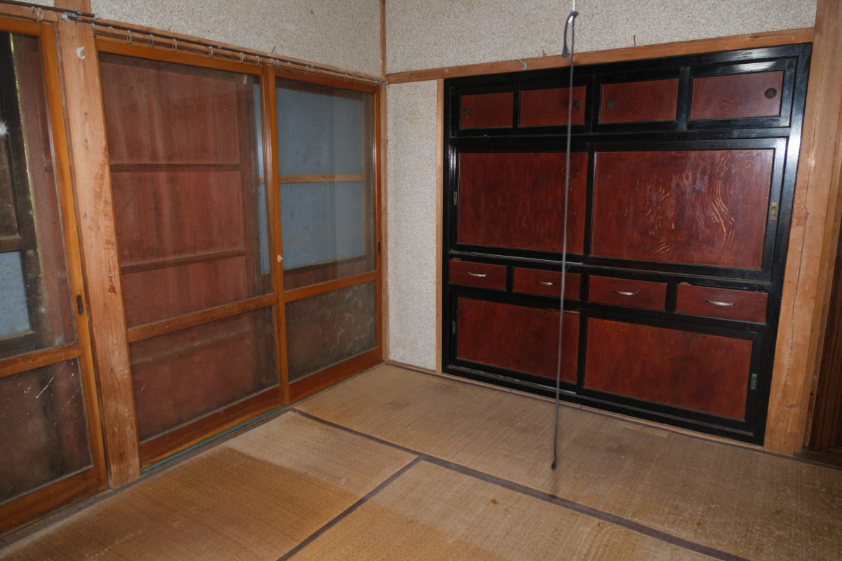 1960s wood house on a large plot in Yamagata