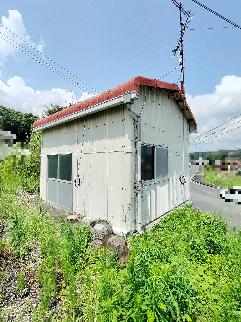 1990s house with storehouses in Ehime