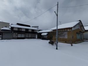 1940s wood house on a large plot in Niigata