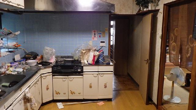 1970s wood house, 19-min walk to station, Nagasaki