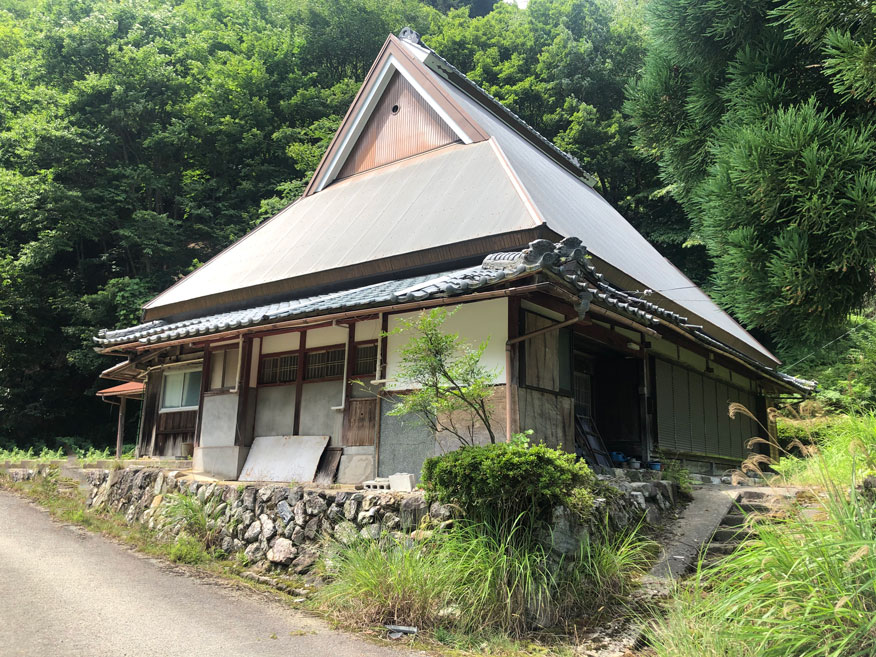 Wood house with storehouses in Miyama, Nantan