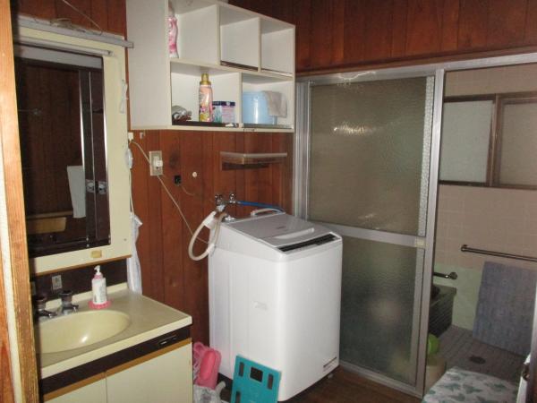 1970s wood house, 17-min walk to station, Okayama