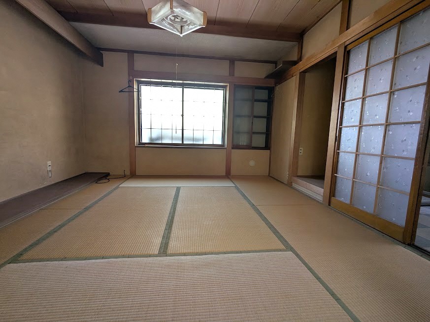 1970s wood house, 17-min walk to station, Yamagata