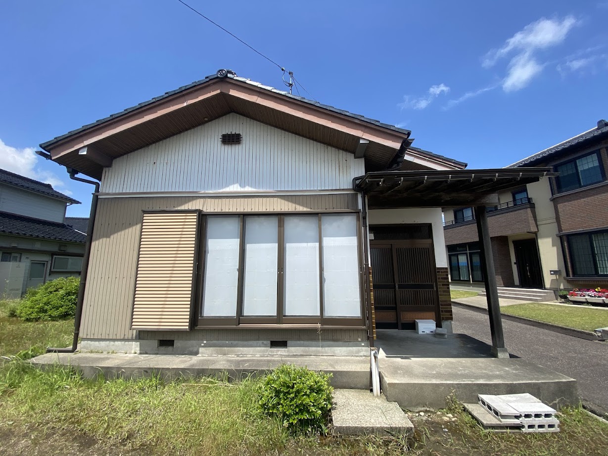 1980s wood house, 16-min walk to station, Toyama