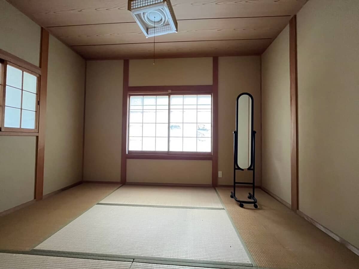 1990s wood house in Hiroshima