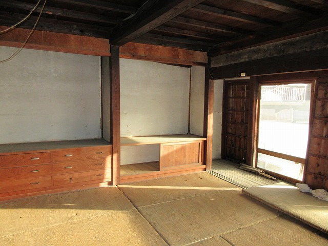 Historic farmhouse with storehouse and agricultural land, Toyohira