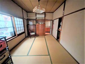 1970s wood house, 17-min walk to station, Shimane
