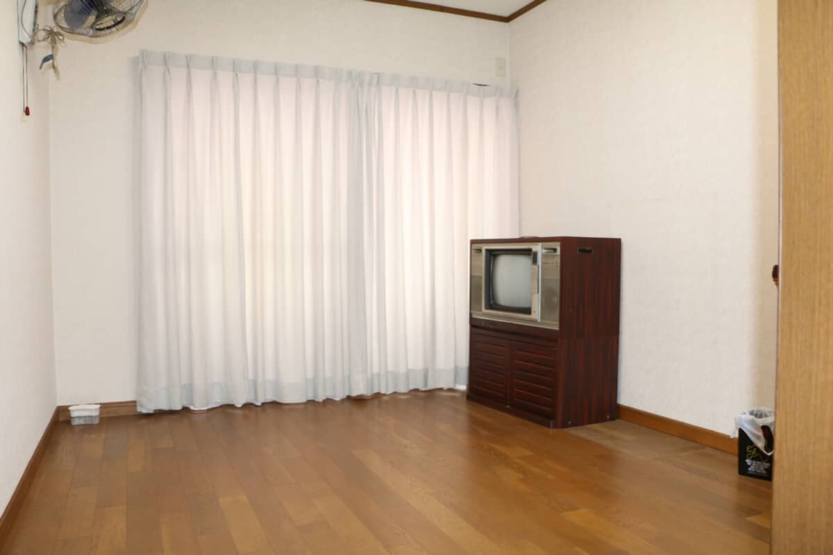 1990s wood house in Hiroshima