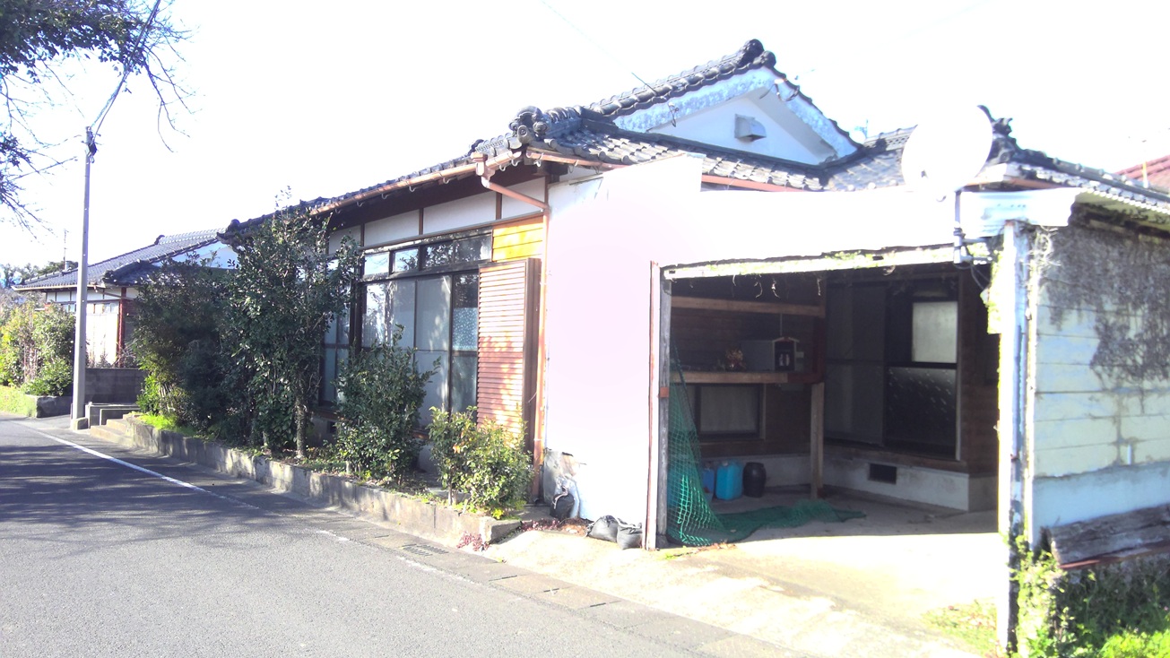 1980s wood house in Koyama, Kimotsuki, farmland, approval needed