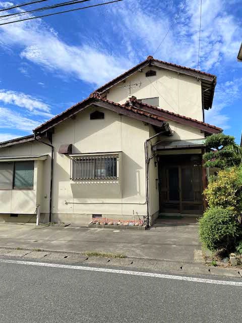 1970s wood house, 17-min walk to station, Shimane