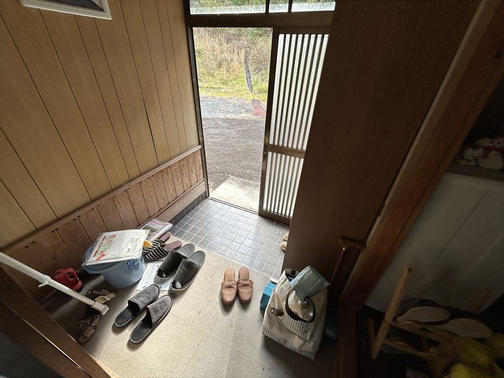 1970s wood house on a large plot in Mie