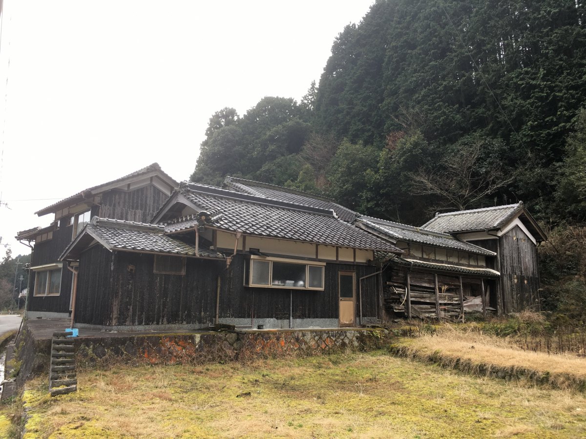 1970s wood house with outbuildings in Hyogo