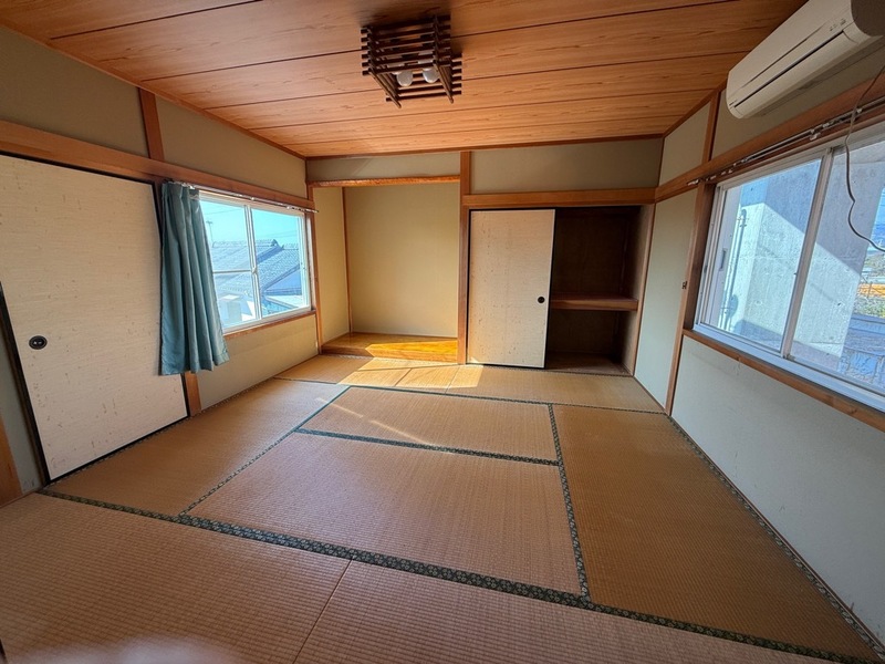 Wood house in Aki