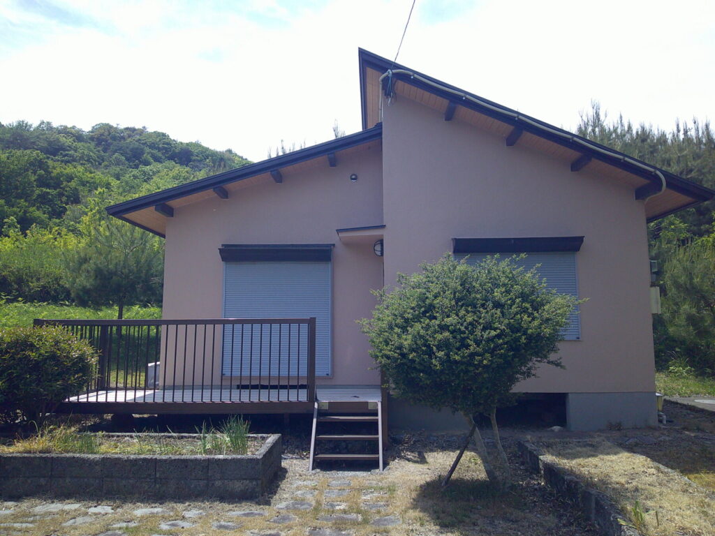 1980s wood house with storehouses in Shiga