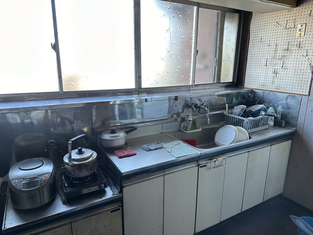1970s wood house, 13-min walk to station, Fukui