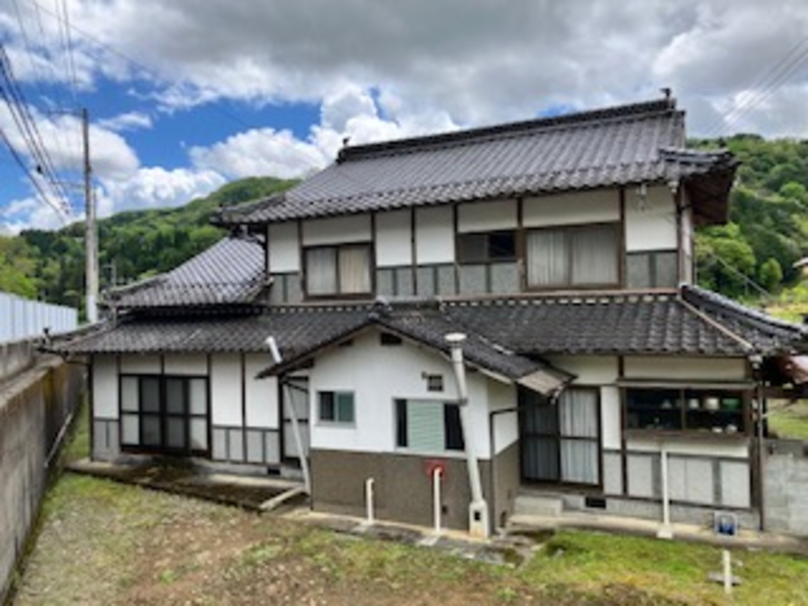 1970s house with storehouses in Hyogo