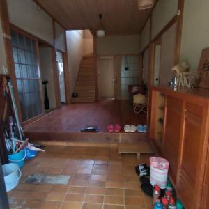 1980s wood house on a large plot in Niigata