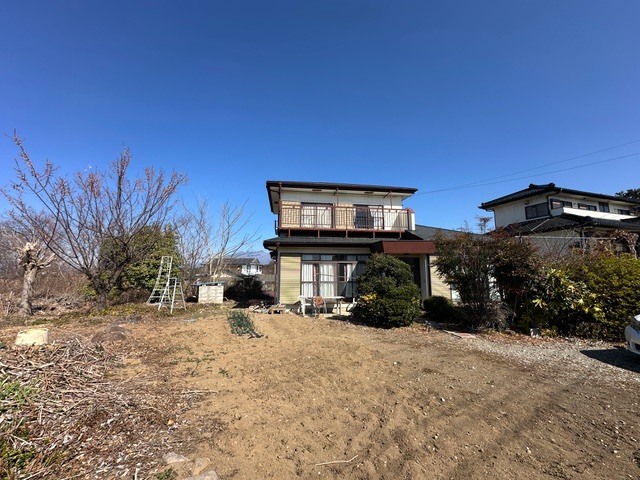 1980s wood house on a large plot in Yamanashi