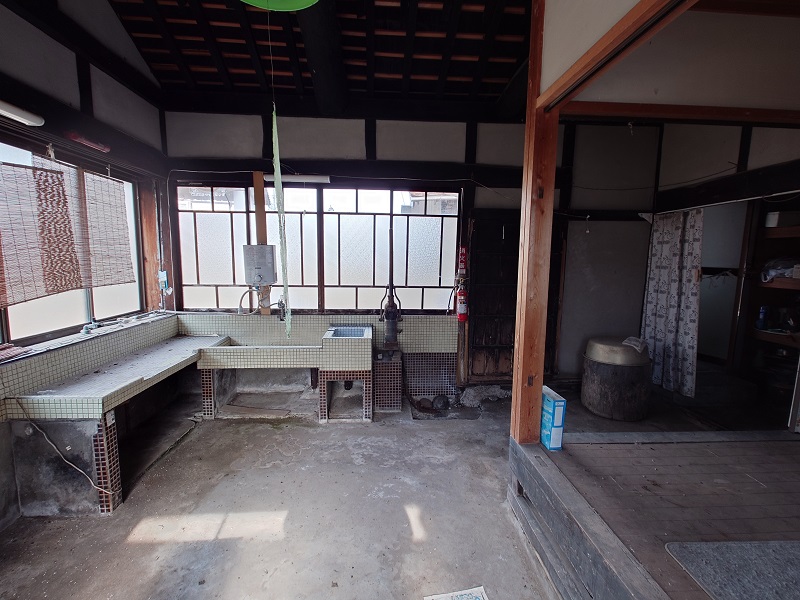 1890s wood house on a large plot in Tottori