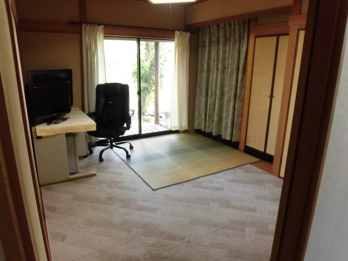 1990s wood house in Hiroshima