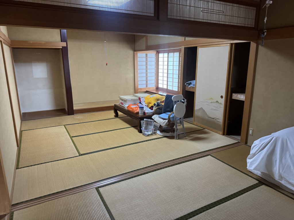 1980s wood house, 18-min walk to station, Akita
