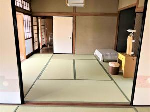 1930s wood house, 16-min walk to station, Shimane