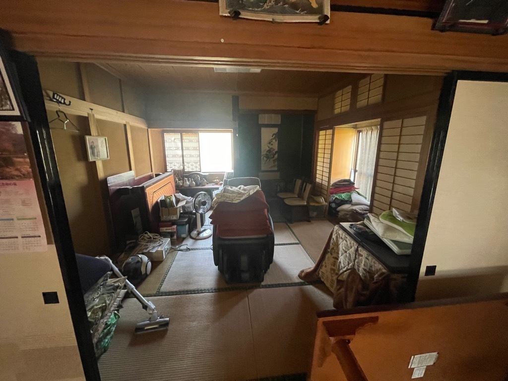 1970s wood house on a large plot in Nagano