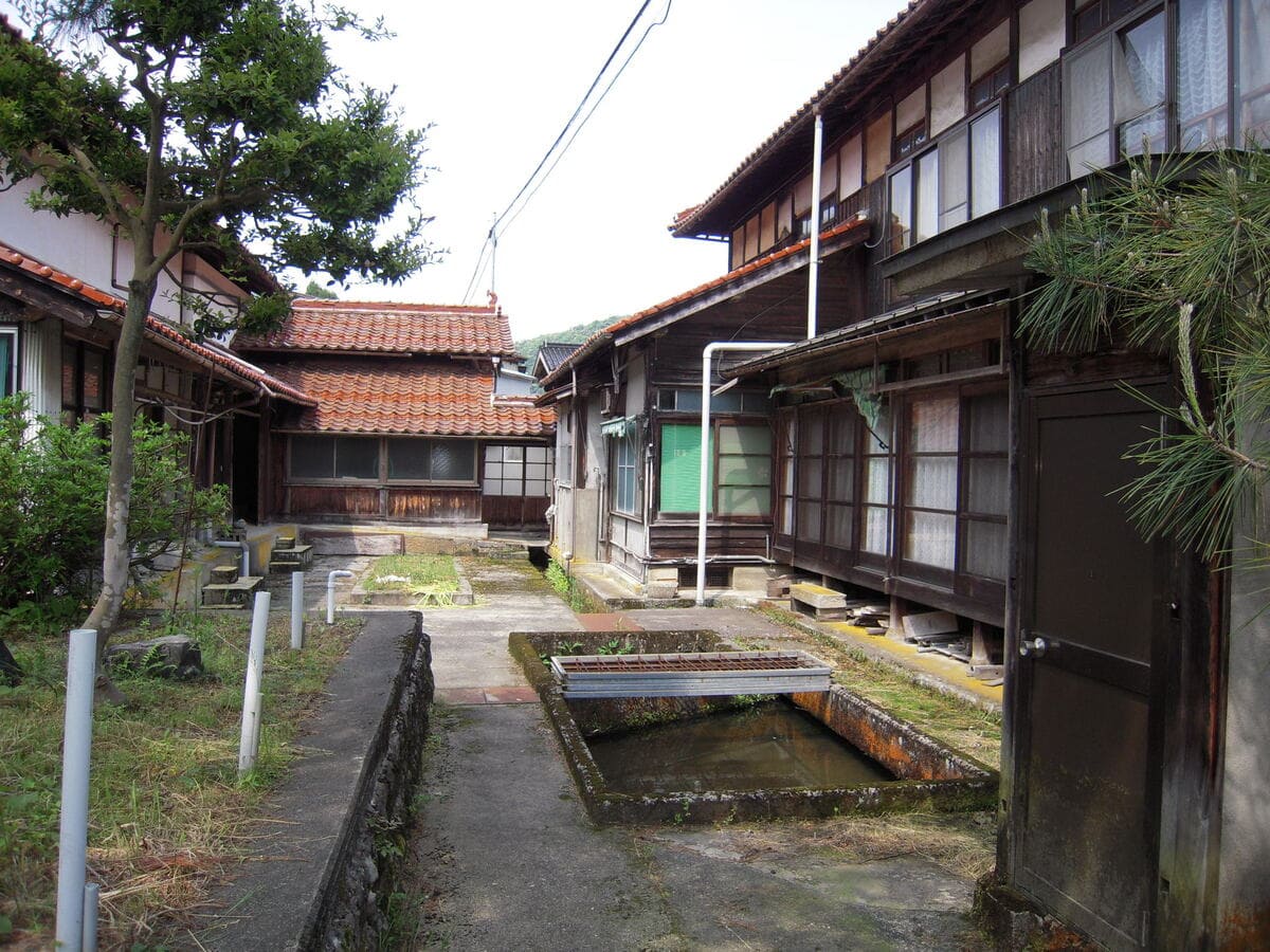 1920s wood house with storehouses in Hyogo