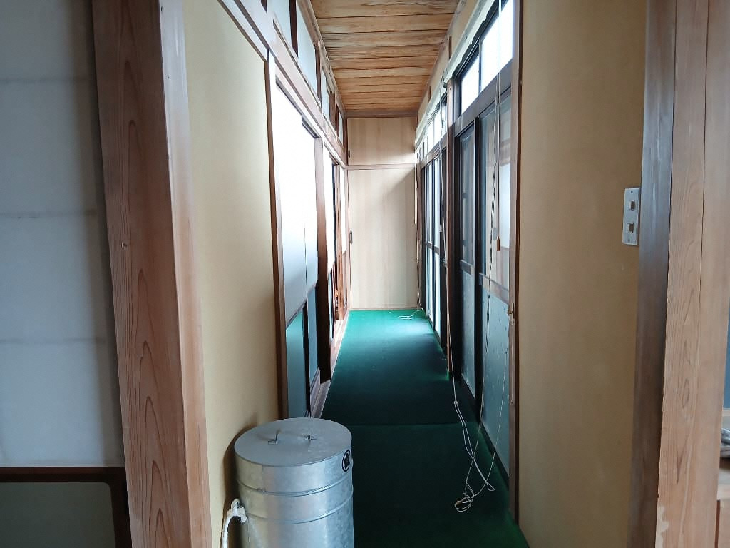 1980s wood house on a large plot in Nagasaki